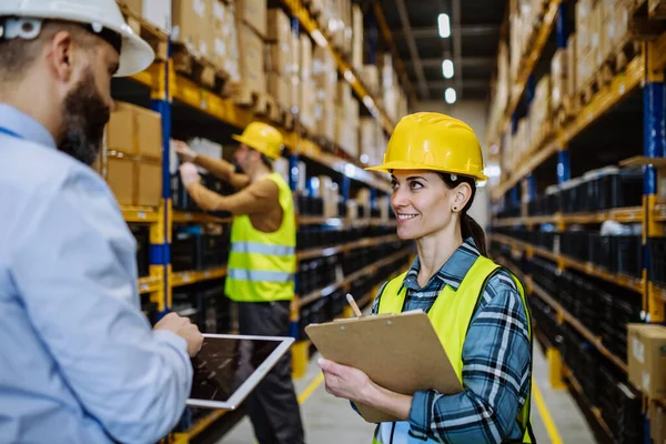 Manager Explaining Work His Employers Warehouse — Stok fotoğraf