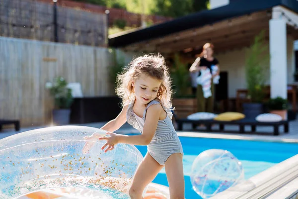 Happy Kid Having Fun Running Swimming Pool Summer Outdoor Water — Stok fotoğraf