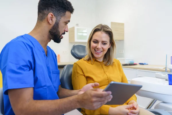 Young Woman Having Consultation Multiracial Dentist His Office — Stock Photo, Image