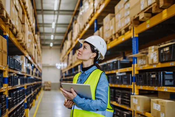 Warehouse Female Worker Checking Stuff Warehouse — Stock Fotó