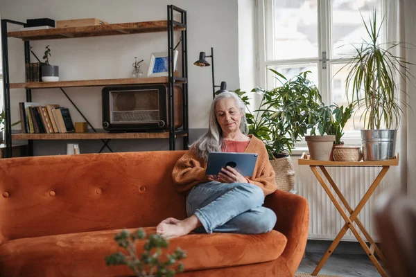 Senior Woman Spending Her Free Time Digital Tablet — Stock Photo, Image