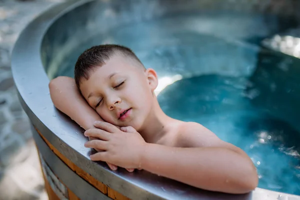 Top View Little Boy Relaxing Outdoor Hot Tub Summer Holiday — Zdjęcie stockowe