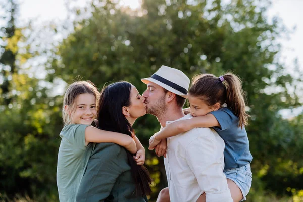 Portrait Young Couple Daughters Nature Kissing Side View — Photo