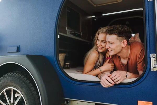 Happy Young Couple Lying Together Van Enjoying Vacation Time Together — Foto Stock