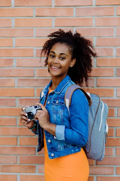 Multiracial Girl Standing Front Brick Wall Camera Posing — Foto Stock