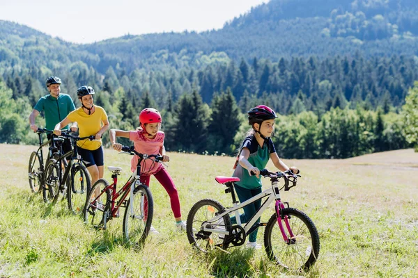 Young Family Little Children Bike Trip Together Nature — ストック写真