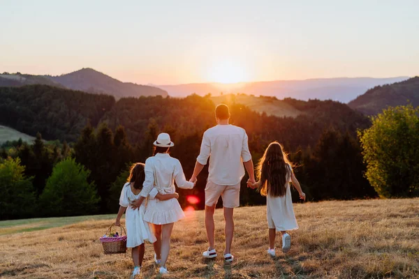Happy Young Parents Daughters Walking Picnic Nature Summer Day — Foto Stock