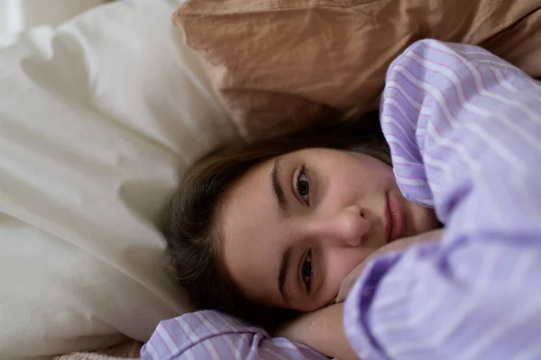 Close Teenage Girl Lying Bed — Stock Photo, Image