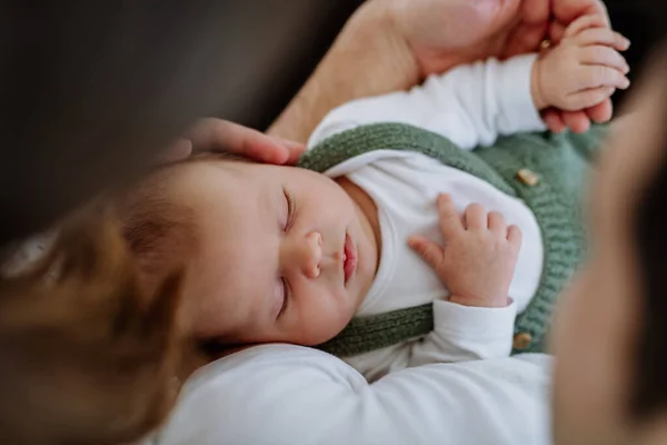 Close Mãe Segurando Seu Bebê — Fotografia de Stock