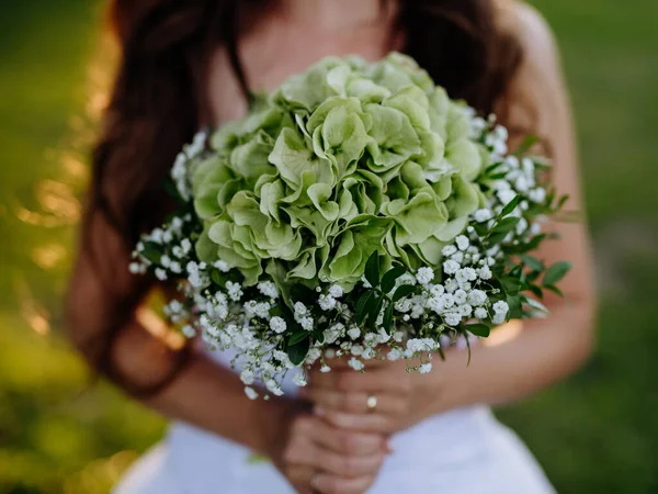 Close Brides Bouquet Outdoor Meadow — Stock Photo, Image