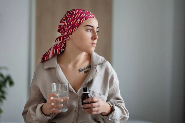 Young Woman Cancer Taking Pills Cancer Awareness Concept — ストック写真