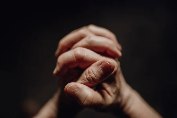 Buruşuk Dua Eden Ellere Yaklaş Boşluğu Kopyala — Stok fotoğraf