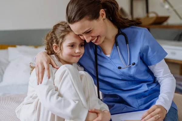 Young Doctor Consoling Little Girl Hospital Room — Stock Photo, Image