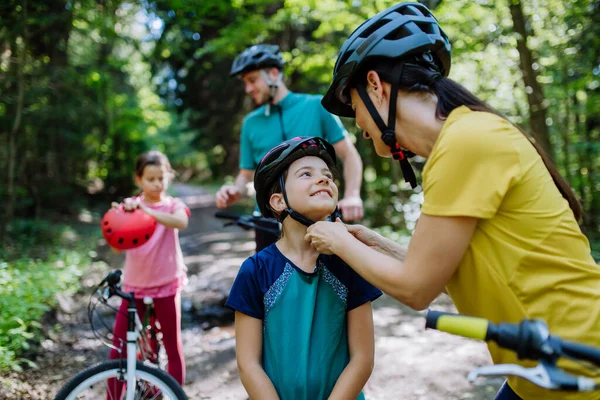 Young Family Little Children Bike Trip Together Nature — 스톡 사진
