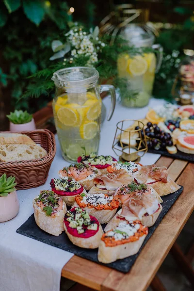 Dessert Buffet Small Wedding Reception Backyard — Foto Stock