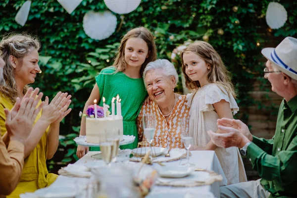 Multi Generation Family Outdoor Summer Garden Party Celebrating Birthday — Foto Stock