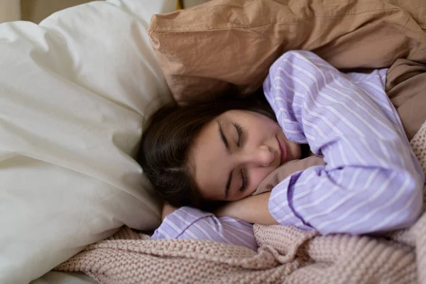 Close Teenage Girl Sleeping Bed — Stock Photo, Image
