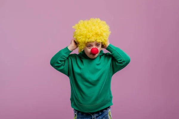 Retrato Niño Pequeño Con Síndrome Disfrazado Carnaval —  Fotos de Stock