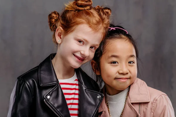 Портрет Двох Дівчат Шкіряній Куртці — стокове фото
