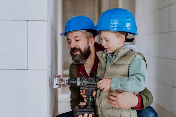 Father His Little Son Working Together Unfinished House — Stock Photo, Image