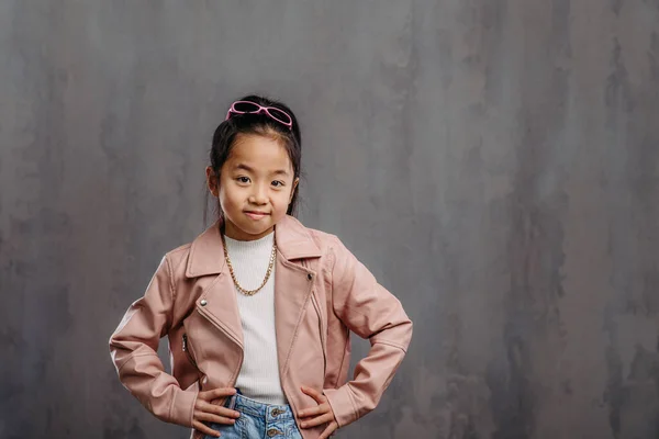 Портрет Маленької Дівчинки Японки Шкіряною Курткою — стокове фото