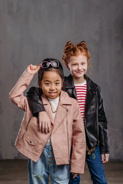 Портрет Двох Дівчат Шкіряній Куртці — стокове фото