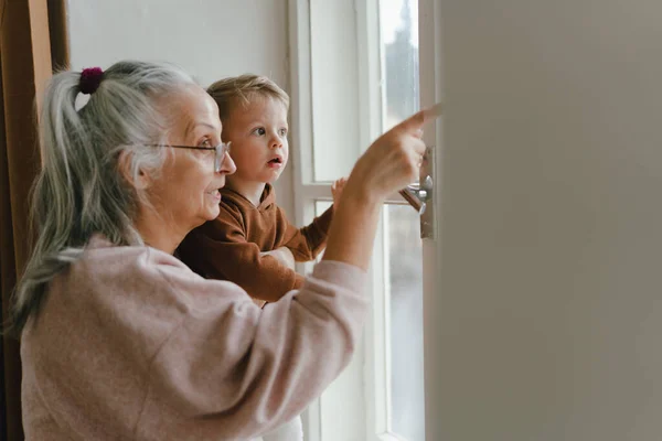 Grandmother Her Little Grandson Looking Out Window — Stock Photo, Image