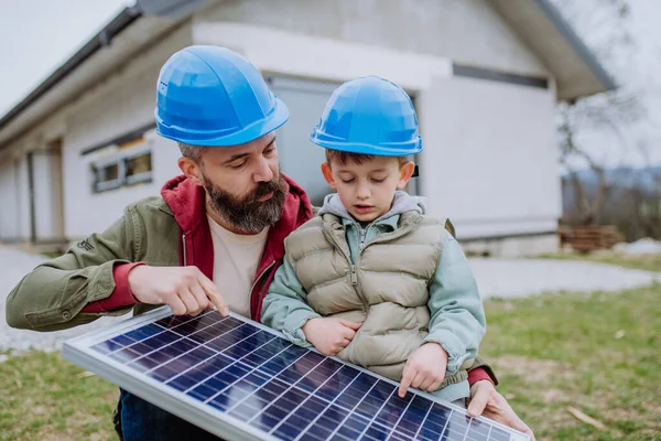 Close Father His Little Son Holding Solar Panel Front Unfinished — Stock Photo, Image