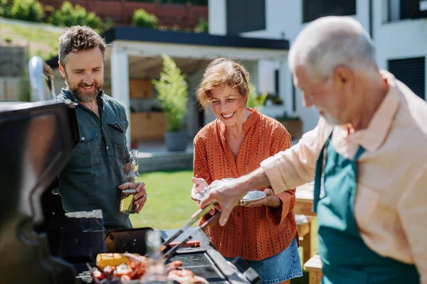 Multi Generation Family Grilling Backyard Summer Garden Party — Stock Fotó