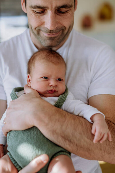 Close Father Holding His Little New Born Baby — Stock Photo, Image