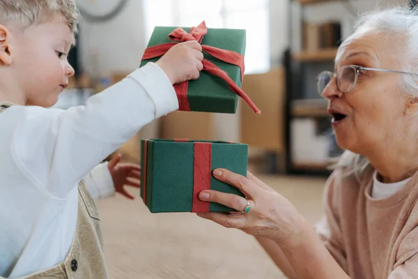 Grandmother Giving Present Her Little Grandson — Stock Photo, Image