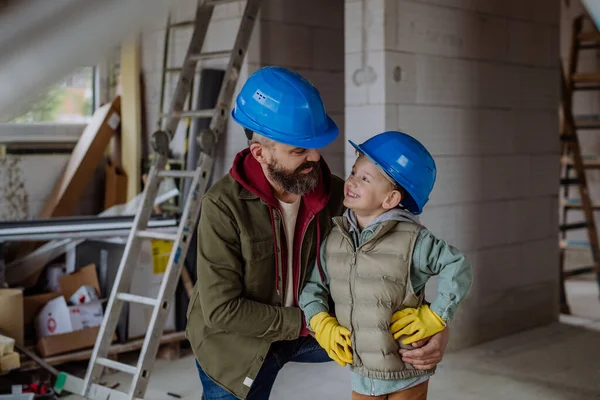 Father His Little Son Having Fun Unfinished Home — Stock Photo, Image