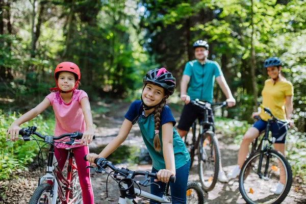 Young Family Little Children Bike Trip Together Nature — Φωτογραφία Αρχείου
