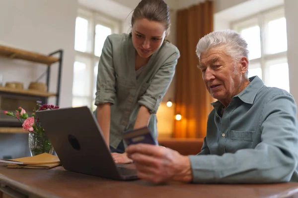 Senior Man His Caregiver Online Shopping Notebook — Stock Photo, Image