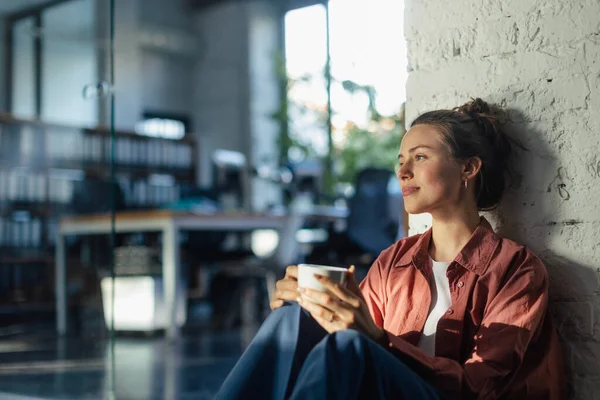 Happy Female Entrepreneur Her Own Office Drinking Coffee Moment Peace — Stock Photo, Image