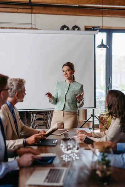 Female Ceo Manager Leading Corporate Meeting Office Businesswoman Meeting Colleagues — Stock Photo, Image
