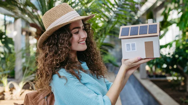 Young Woman Botanical Garden Holding Model House Solar Panels Concept — Stock Photo, Image