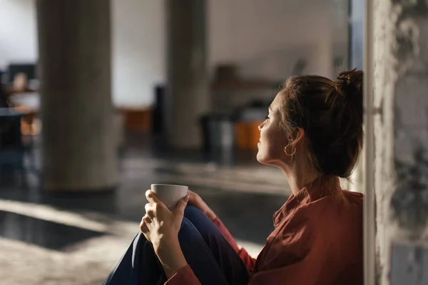 Happy Female Entrepreneur Her Own Office Drinking Coffee Watching Sunset — Stock Photo, Image
