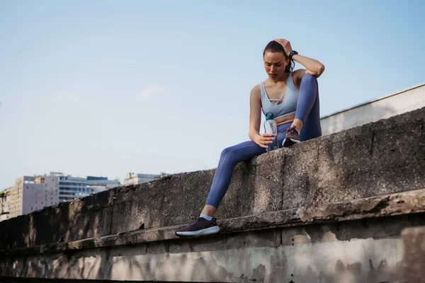 Young Fitness Woman Sportswear Resting Hard Workout Session City Sporty — Stock Photo, Image