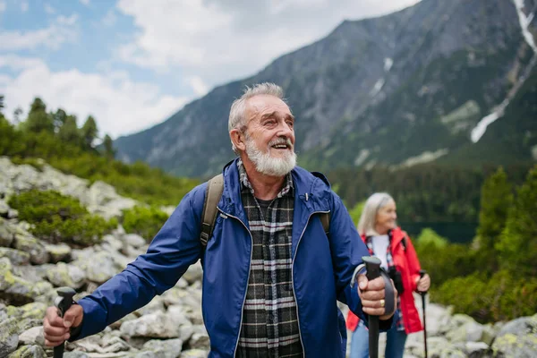 Potrait Active Senior Man Hiking Wife Musim Gugur Mountains Jalur — Stok Foto