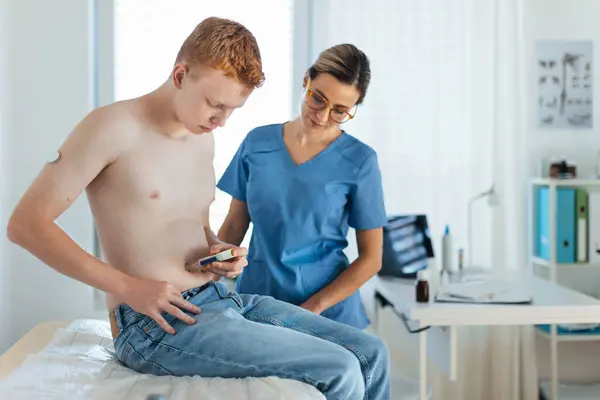 Diabetologist Doctor Teaching Teenage Patient How Inject Insulin Abdomen Using — Stock Photo, Image