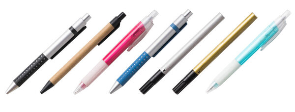 Набор красочных ручек и маркеров выложен бок о бок, изолирован на белом фоне. канцелярские принадлежности или школьные принадлежности.