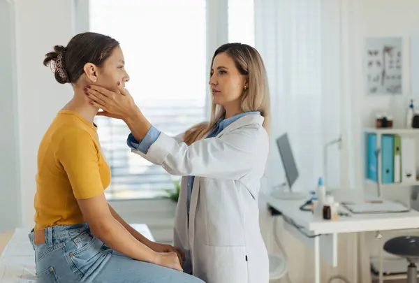 Doctor Examining Lymp Nodes Neck Teenage Girl Concept Preventive Health — Stock Photo, Image