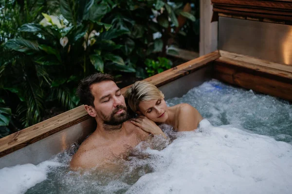 Beautiful Mature Couple Relaxing Hot Tub Enjoying Romantic Wellness Weekend — Stock Photo, Image