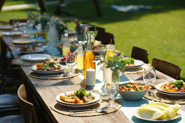 Close Shot Set Table Summer Garden Party Table Setting Glasses — Stock Photo, Image