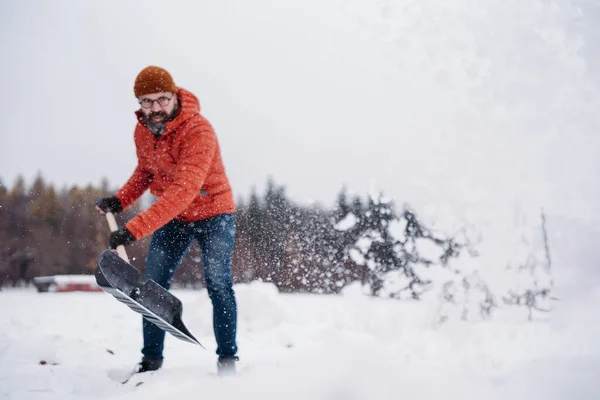 Man Shoveling Snow Shovel Cleaning Driveway Front His House Scooping — Stock Photo, Image