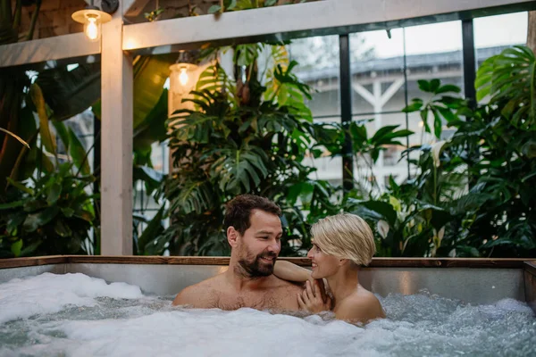 Beautiful Mature Couple Relaxing Hot Tub Enjoying Romantic Wellness Weekend — Stock Photo, Image
