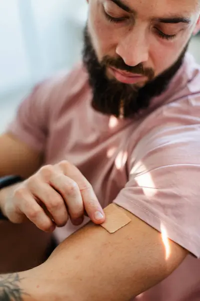 Young Man Putting Nicotine Patch His Shoulder New Years Resolutions — Stock Photo, Image