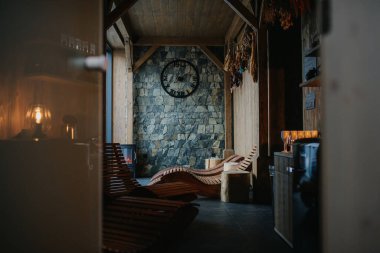 Dinlenme odasındaki dinlenme odalarını ya da sağlık merkezindeki sessiz odaları kapatın. Sağlık haftasonu kaplıcada.