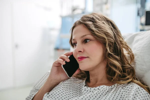 Happy Woman Phone Calling Hospital Room Successful Surgery Emotional Support — Stock Photo, Image
